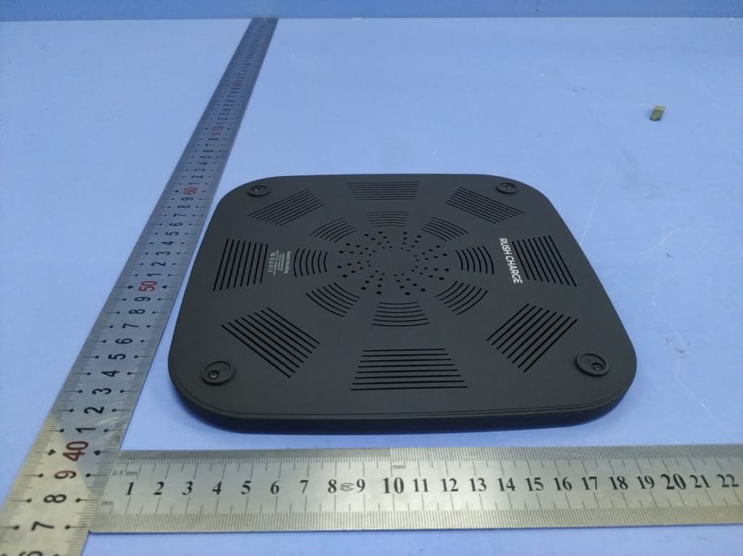 Wireless pad - FCC ID 2AX9S-RCWPA - Molonlave group LLC (2)