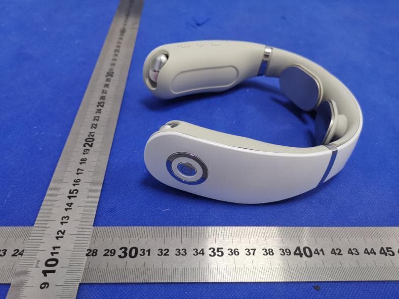 Bluetooth headphone neck massager - FCC ID 2AXA2-H58 - Guangzhou Chuangwei Electronic Technology Co. , Ltd. (4)