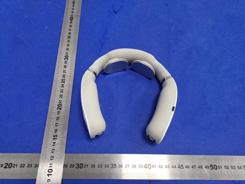 Bluetooth headphone neck massager - FCC ID 2AXA2-H58 - Guangzhou Chuangwei Electronic Technology Co. , Ltd. (2)