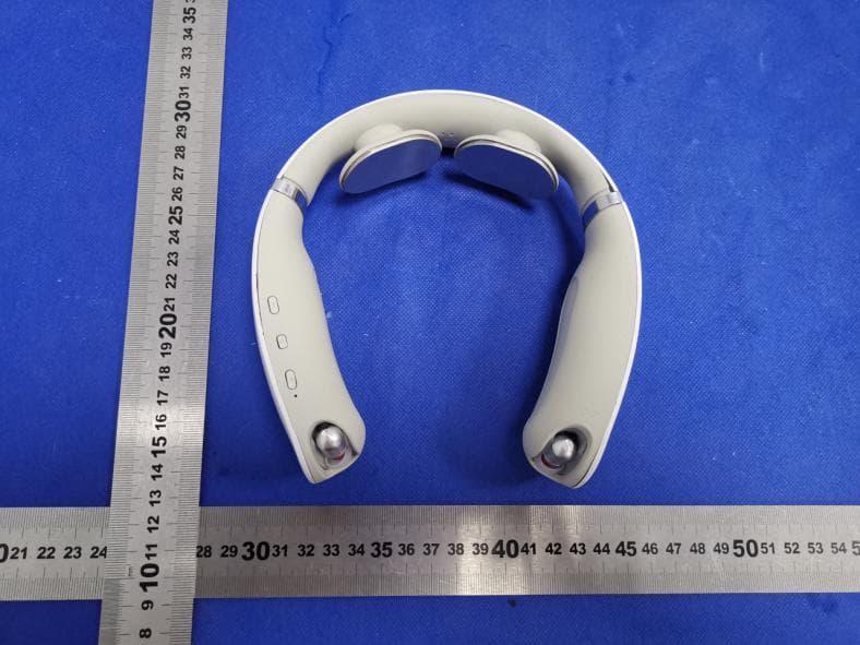 Bluetooth headphone neck massager - FCC ID 2AXA2-H58 - Guangzhou Chuangwei Electronic Technology Co. , Ltd.
