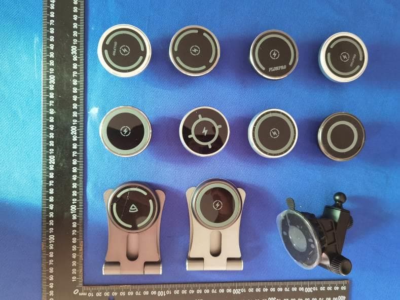 Car Wireless Charger Phone Holder - FCC ID 2AXBV-W11 - Shenzhen Hengyehui Technology Company Limited