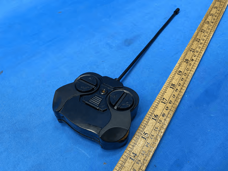1/24 27MHz Lamborghini Yellow - FCC ID 2AXCH611228 - The Hamleys Group Ltd