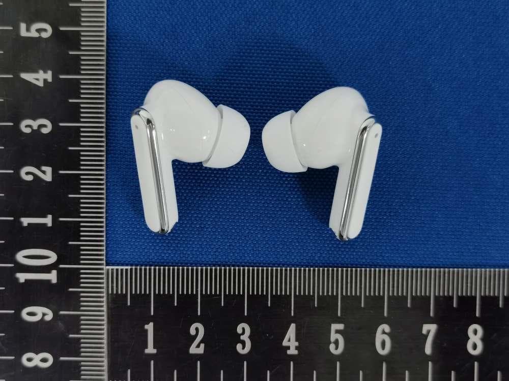 Bluetooth wireless stereo headset - FCC ID 2AXCT-XY-17 - Shenzhen Xiang Xiang Yu Technology Co.,Ltd