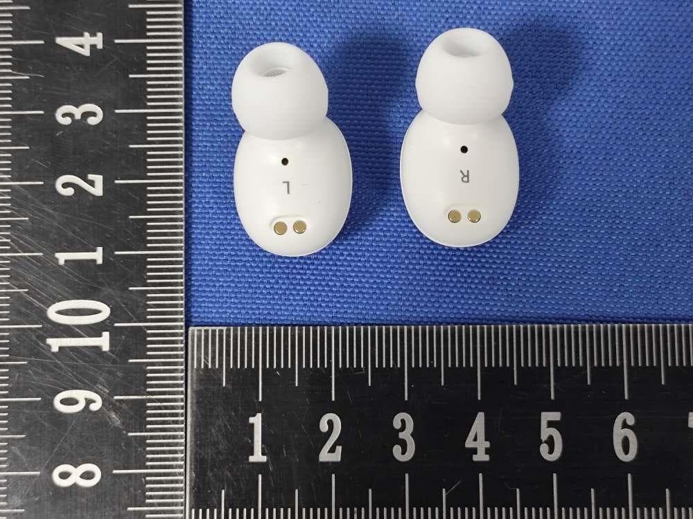 Bluetooth wireless stereo headset - FCC ID 2AXCT-XY-30 - Shenzhen Xiang Xiang Yu Technology Co.,Ltd