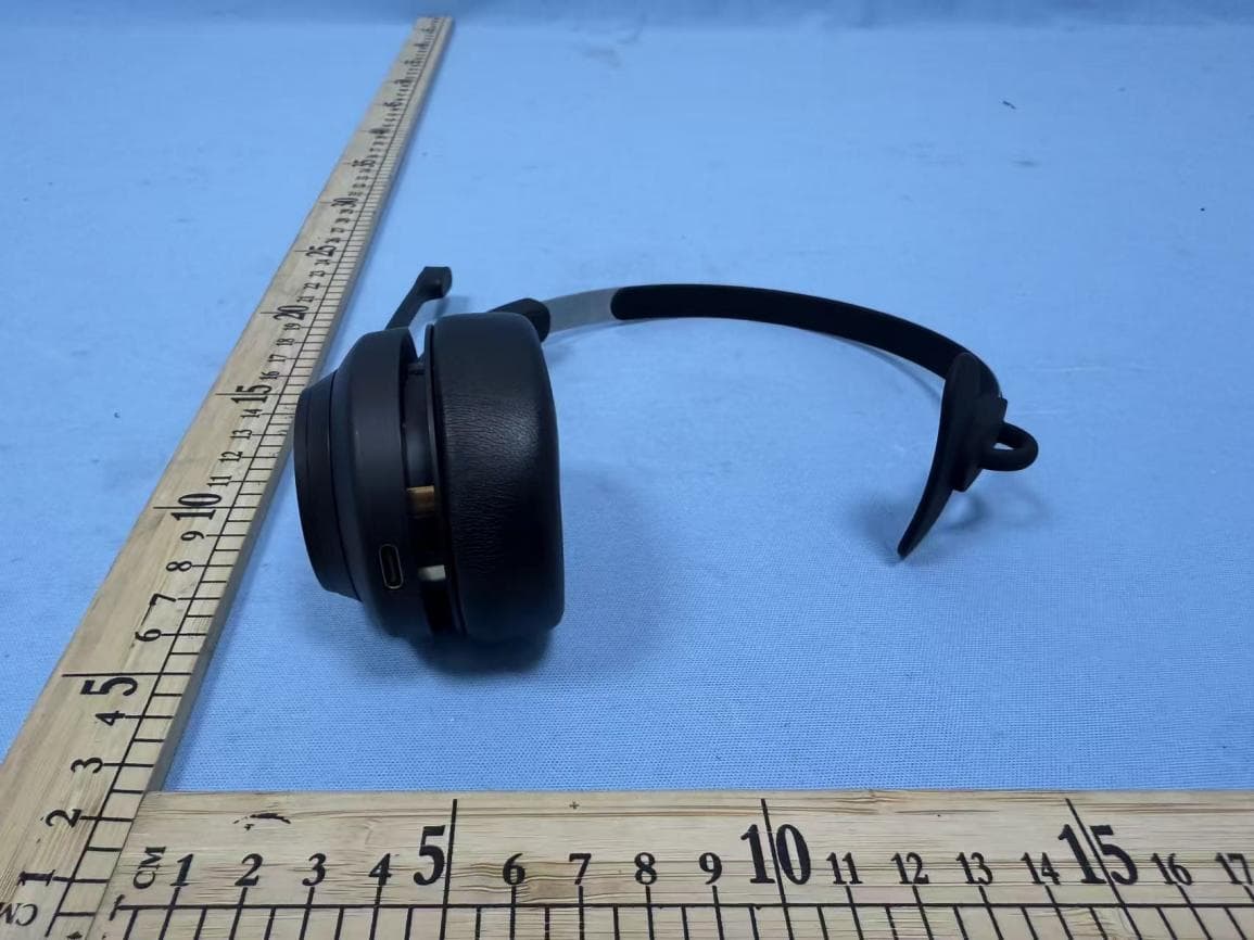 Wireless Headphone - FCC ID 2AXCY-R03-P - Dongguan Desheng Industrial Co., Ltd