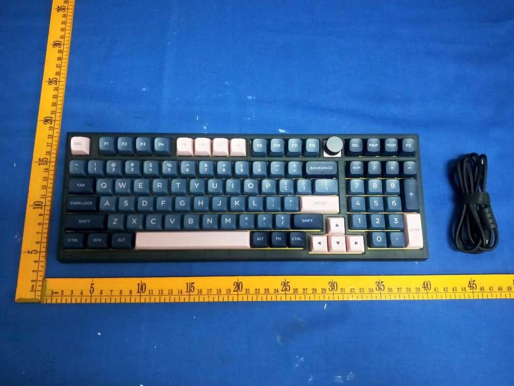USB+Bluetooth+2.4G 3 mode Keyboard - FCC ID 2AXE4-GK980S - Dongguan Jizhi Electronic Technology Co., Ltd (2)