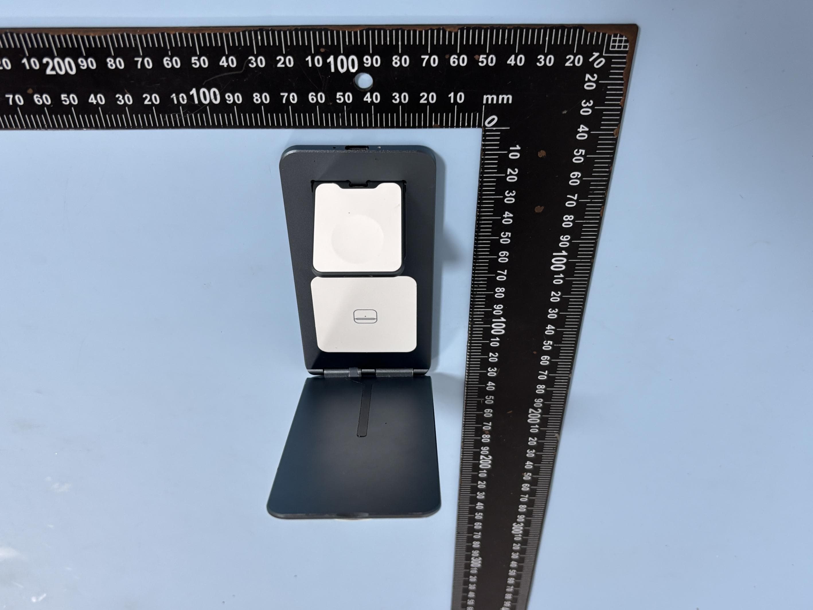 3 IN 1 WIRELESS CHARGER - FCC ID 2AXEX-C6 - Shenzhen Lidian Technology Co. Ltd (5)