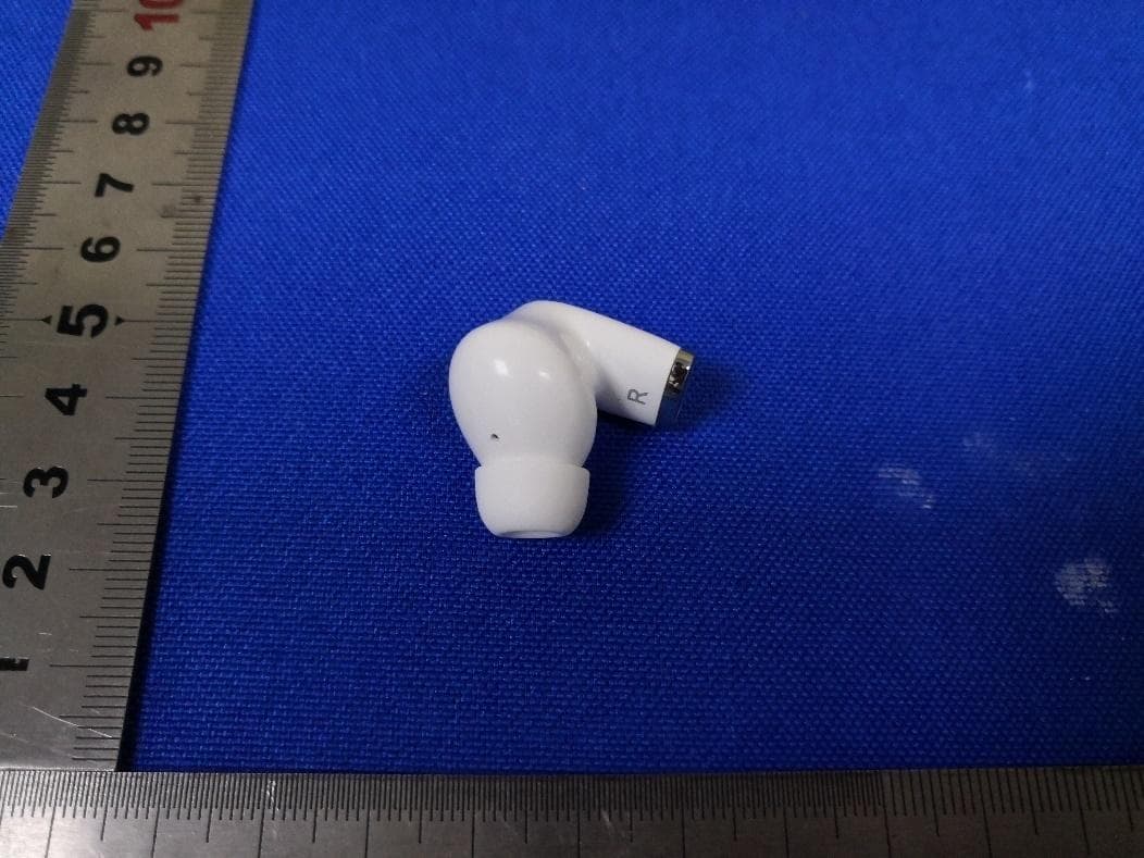 True wireless earbud - FCC ID 2AXI9IT100 - Shenzhen RB-LINK Intelligent Technology Co., Ltd (5)