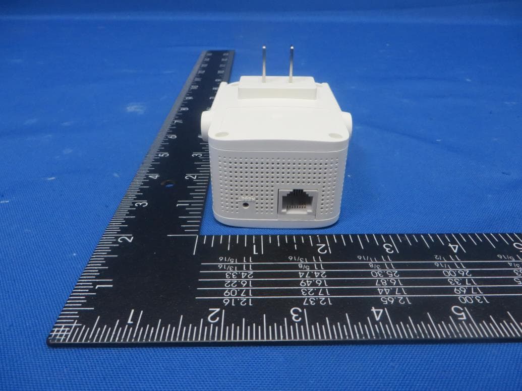 AC1200 Wi-Fi Range Extender - FCC ID 2AXJ4RE305V4 - TP-Link Corporation Limited (4)