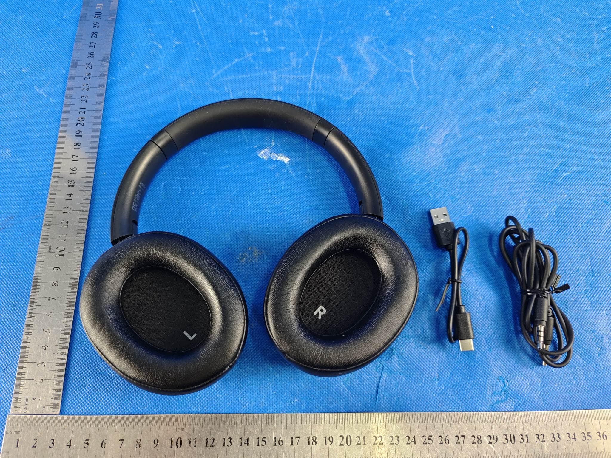 Bluetooth headphone - FCC ID 2AXJ7-C2 - MIXX LIMITED
