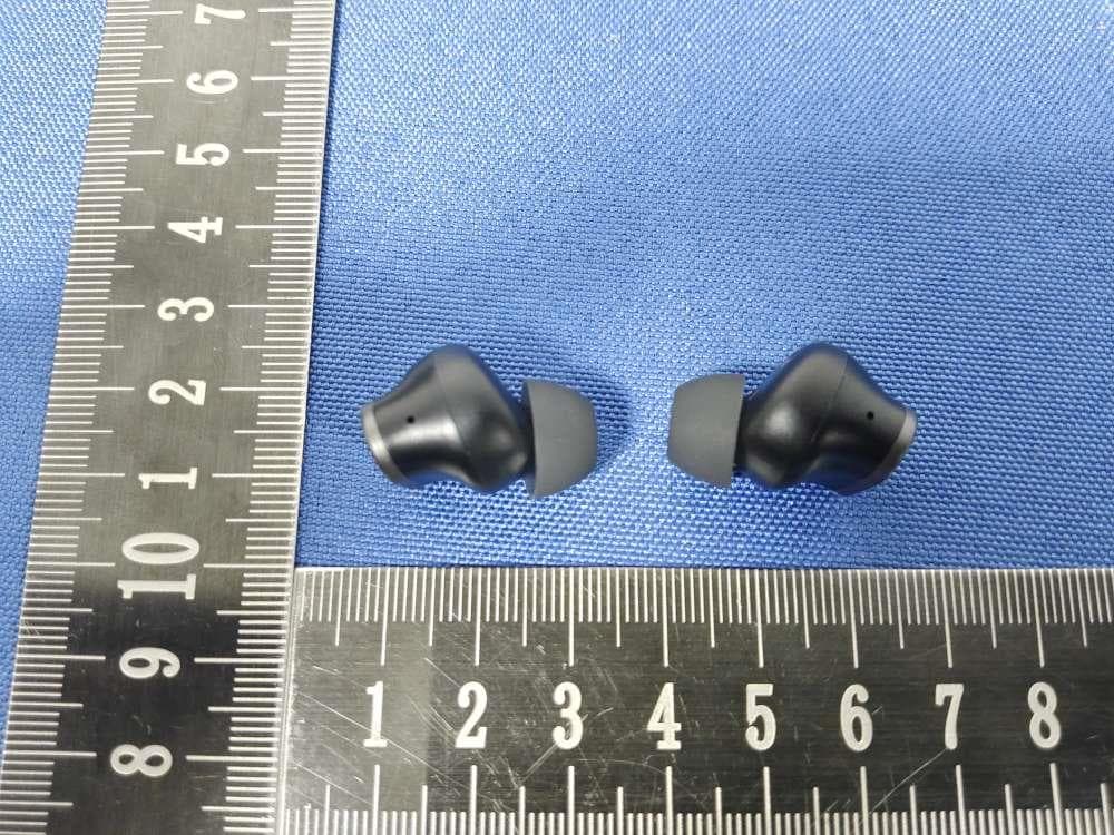 Bluetooth Wireless Earphone - FCC ID 2AXJ7-CUSTOM1 - MIXX LIMITED