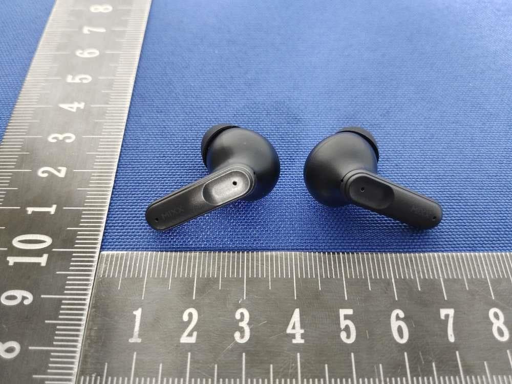 Bluetooth Wireless Earphone - FCC ID 2AXJ7-SOLO3 - MIXX LIMITED