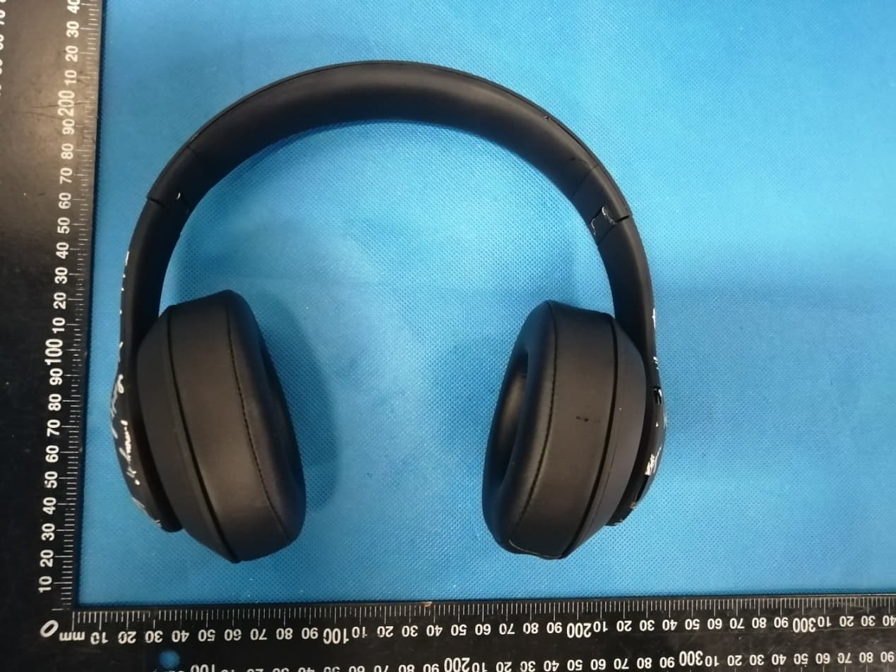 Wireless Headphones - FCC ID 2AXK8-HP400 - Dongguan Baolifeng Electronic Technology Co., Ltd