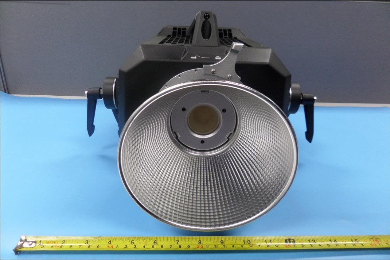 Prolycht directional LED fixture with Bluetooth and Wireless DMX - FCC ID 2AXKOORION675FS-C5 - Shenzhen Chromatech Lighting CO LTD