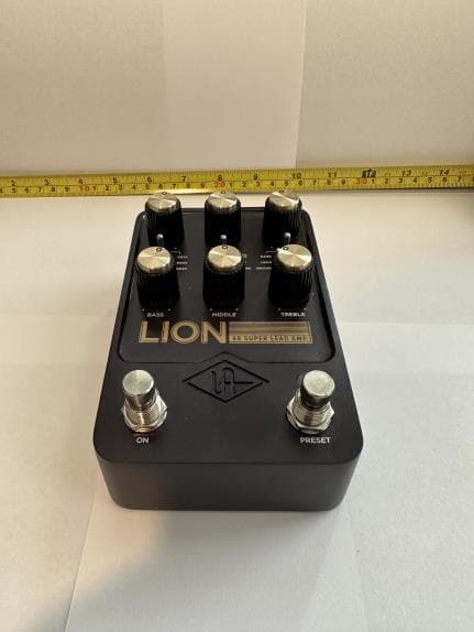 Guitar Effects Pedal - FCC ID 2AXKQ2077 - Universal Audio (3)