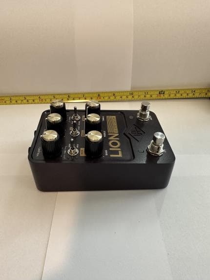Guitar Effects Pedal - FCC ID 2AXKQ2077 - Universal Audio (5)