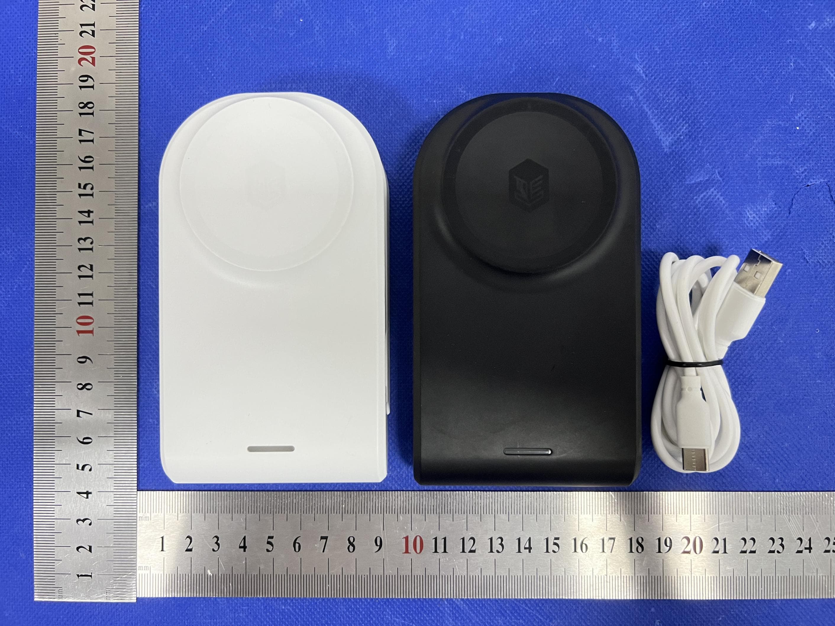3-in-1 Magnetic Wireless Charger - FCC ID 2AXM2-CTM - Standard Technical Merchandise Pty Ltd (4)
