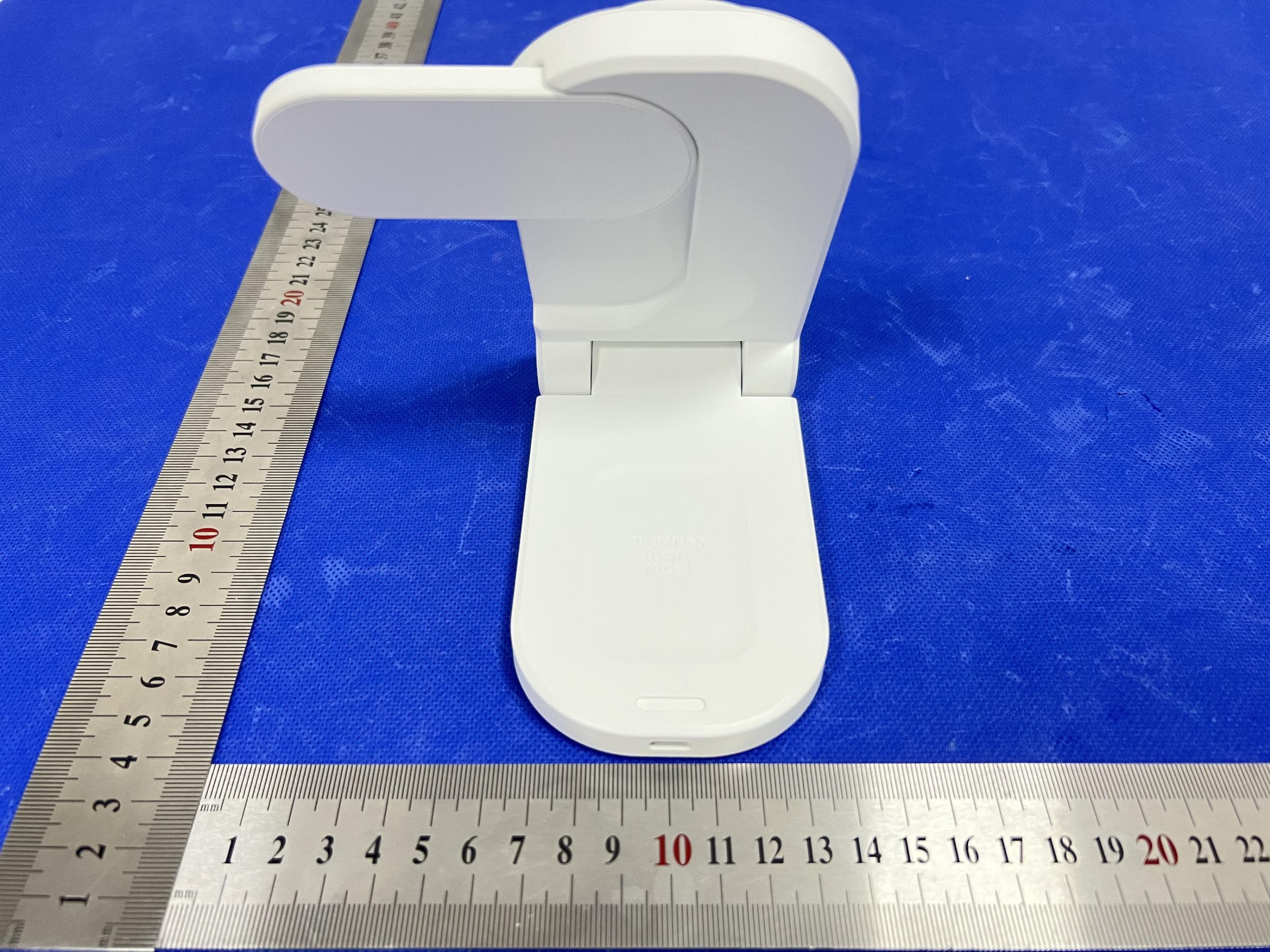 3-in-1 Magnetic Wireless Charger - FCC ID 2AXM2-CTM - Standard Technical Merchandise Pty Ltd (2)