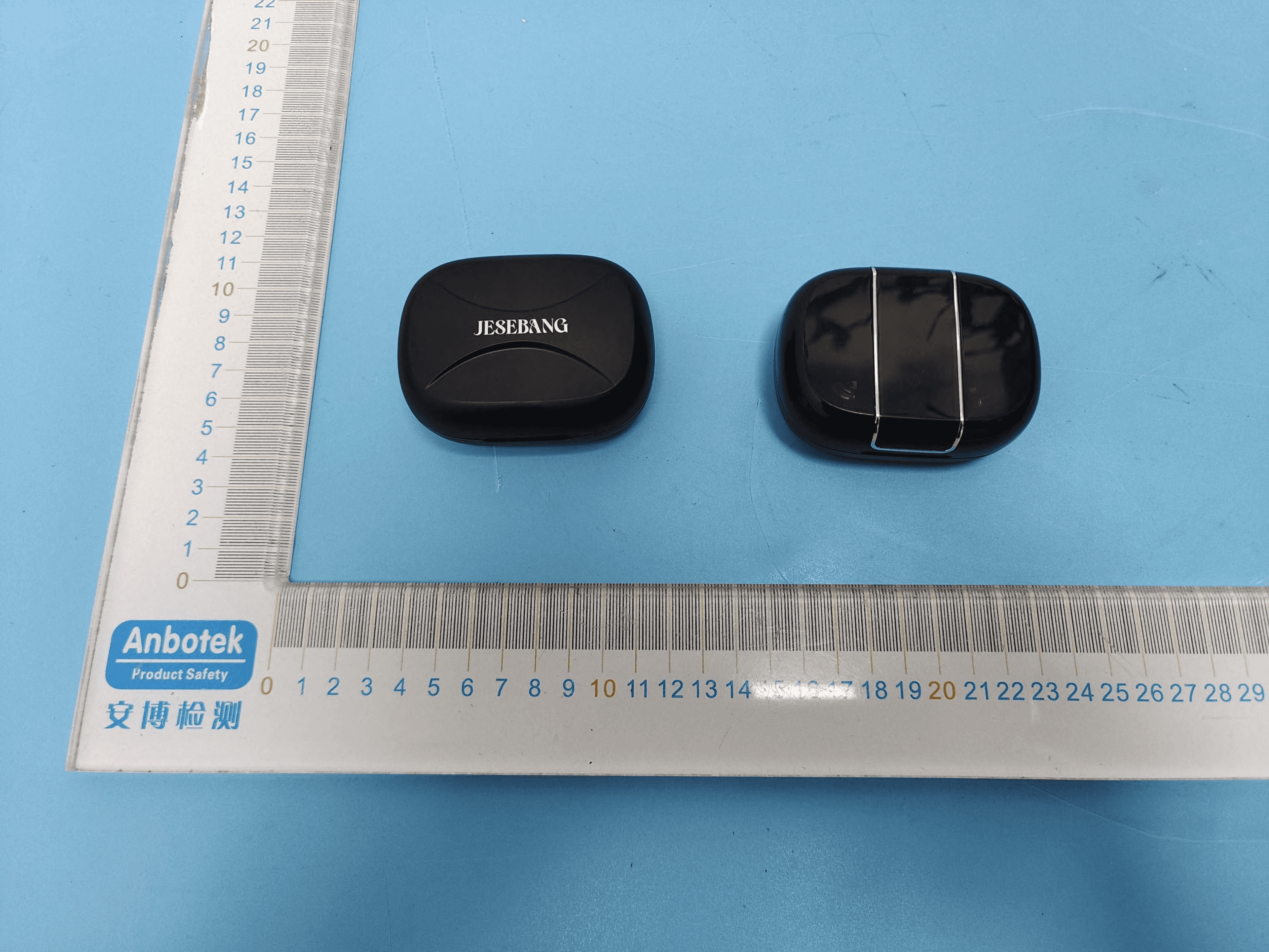 True Wireless Stereo Earphones - FCC ID 2AXPW-MD033 - Shenzhen Moldull Acoustic Technology Co.,Ltd.