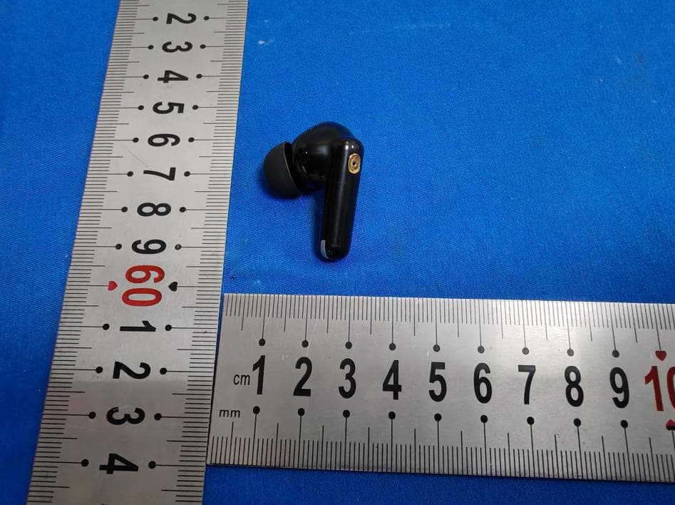 True Wireless earbuds - FCC ID 2AXPW-MD062 - Shenzhen Moldull Acoustic Technology Co.,Ltd. (3)