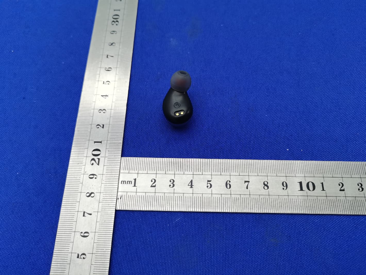 TWS Bluetooth headset - FCC ID 2AXQK-T08 - shenzhenshishuangsikejiyouxiangongsi (3)