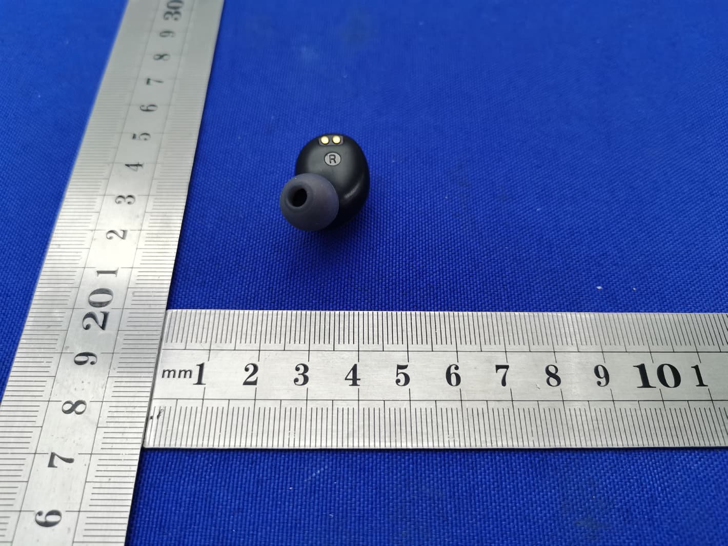 TWS Bluetooth headset - FCC ID 2AXQK-T08 - shenzhenshishuangsikejiyouxiangongsi (5)