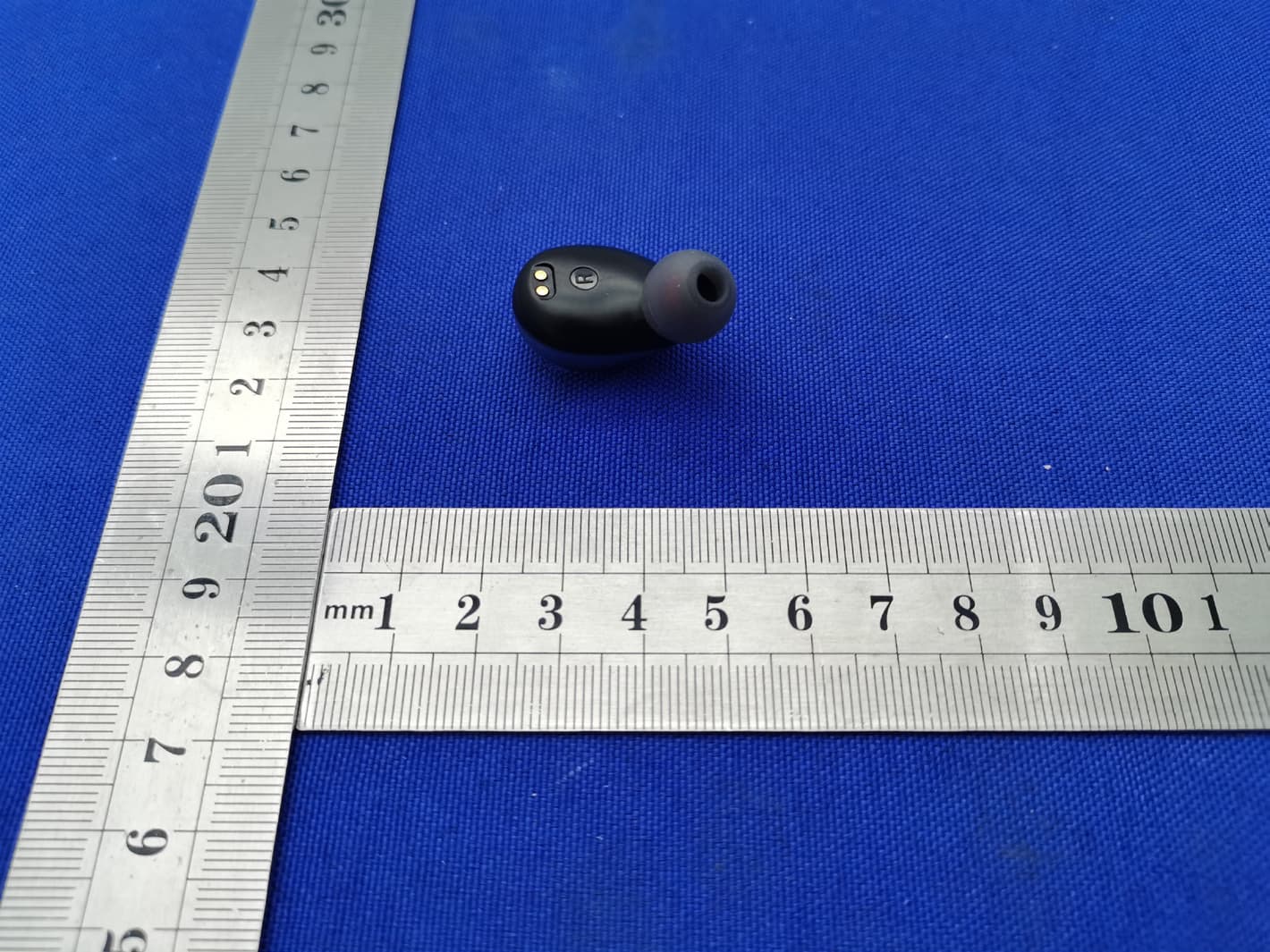 TWS Bluetooth headset - FCC ID 2AXQK-T08 - shenzhenshishuangsikejiyouxiangongsi (2)