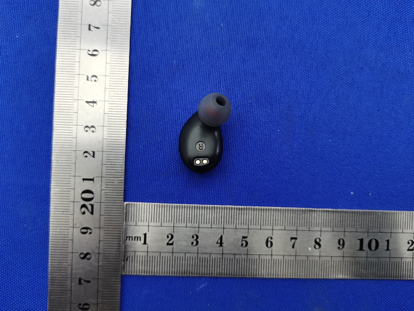 TWS Bluetooth headset - FCC ID 2AXQK-T08 - shenzhenshishuangsikejiyouxiangongsi (4)