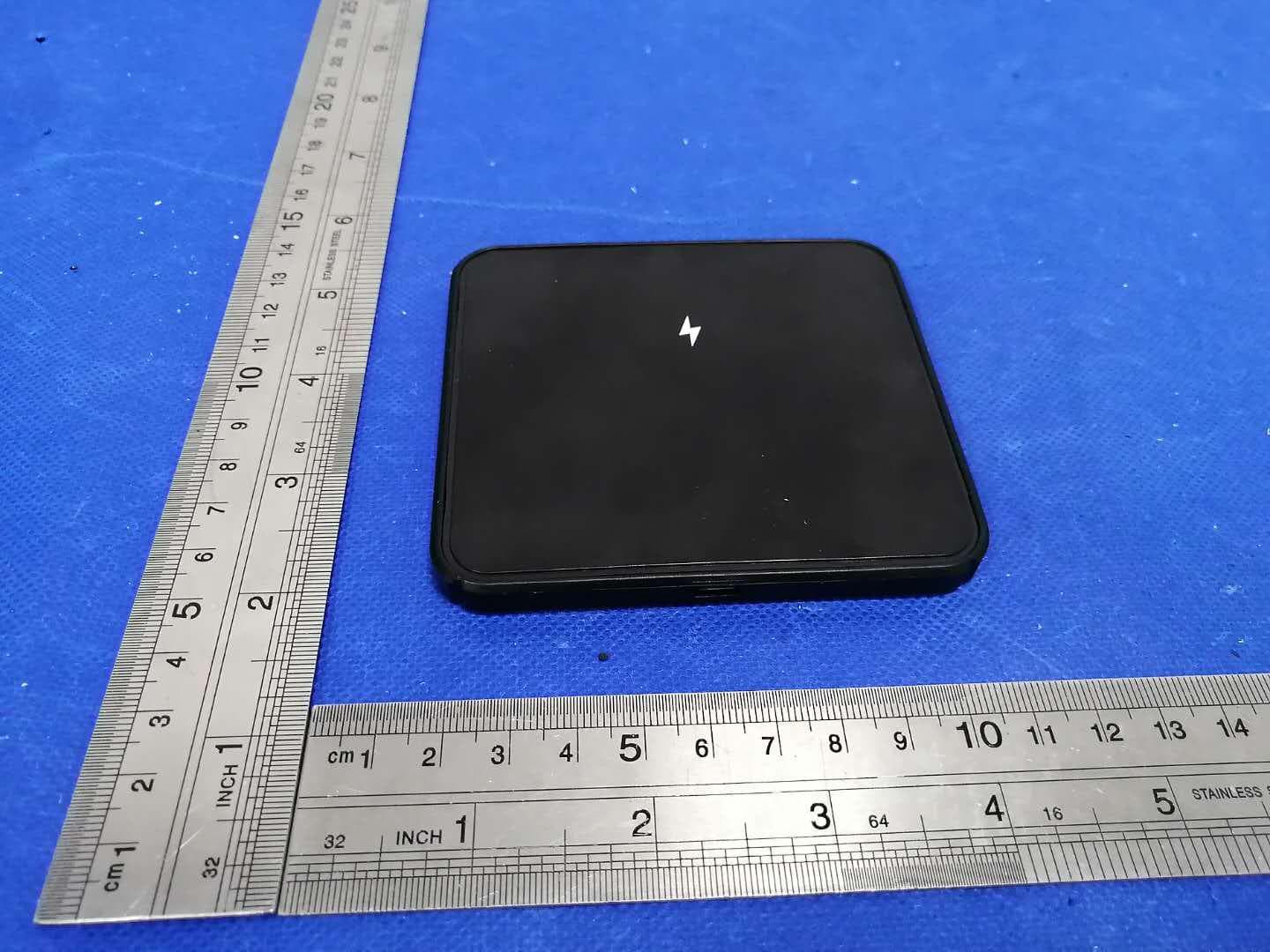 10W Wireless Charger Holder - FCC ID 2AXR6-EL197 - STARLINE USA INC