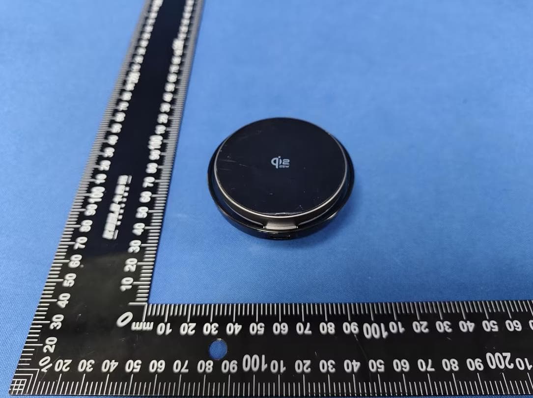 Qi2 25W Magnetic Wireless Car Charger - FCC ID 2AXTH-MG16-2 - Shenzhen Caibo Technology Co., Ltd. (4)