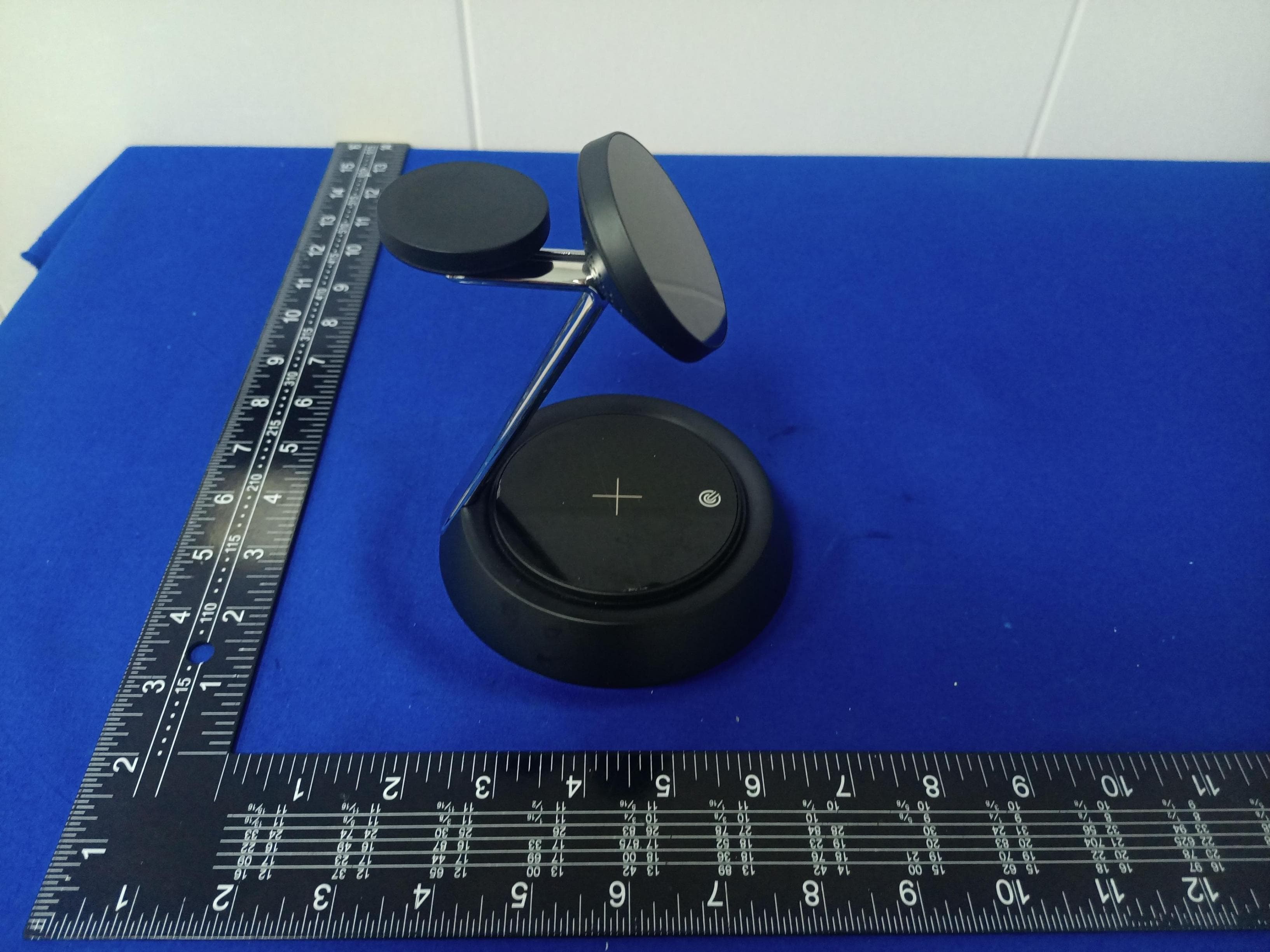 3in1 FAST WIRLESS CHARGER - FCC ID 2AXTH-T3 - Shenzhen Caibo Technology Co., Ltd. (3)