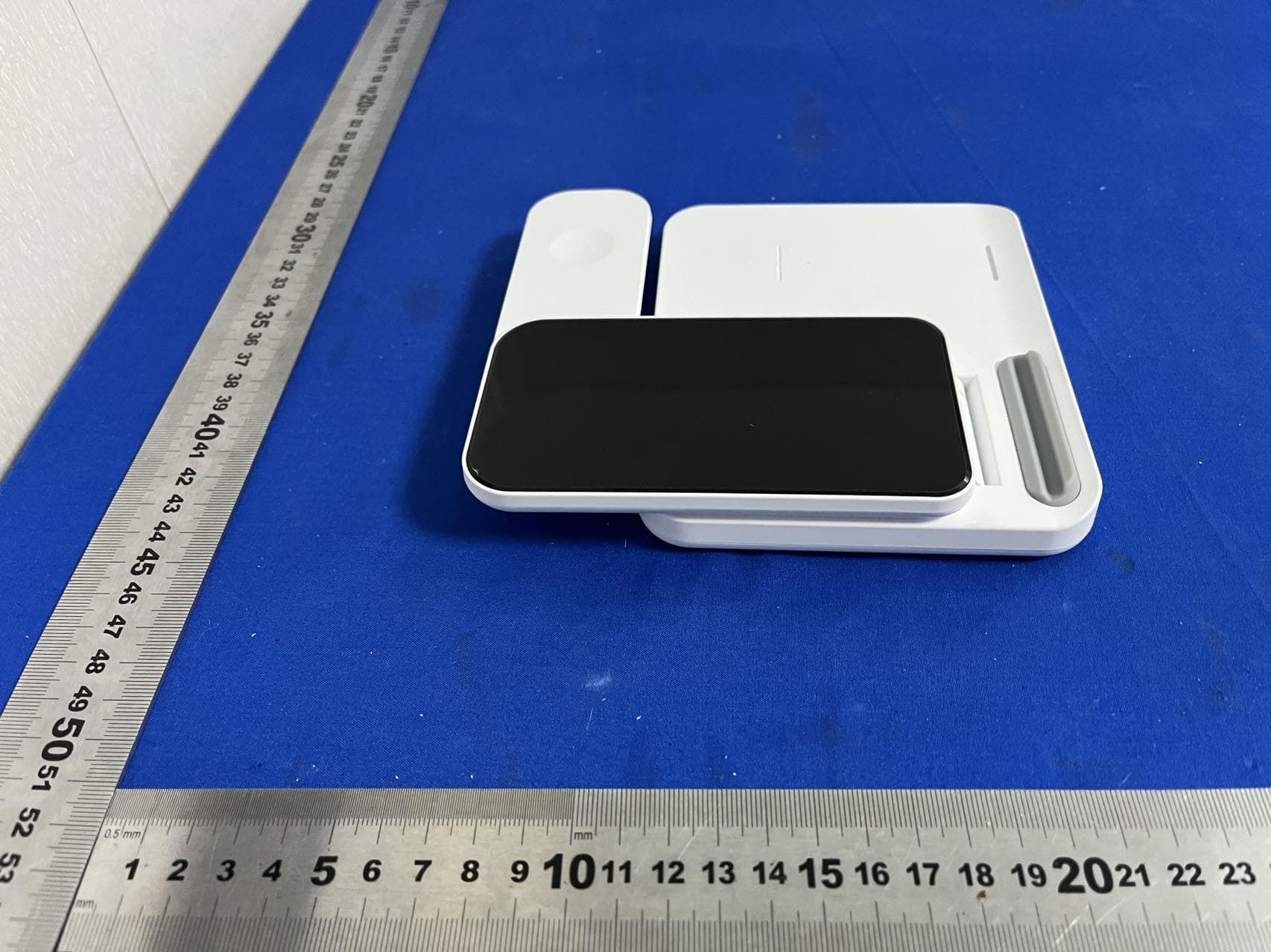 3in1 FAST WIRELESS CHARGER - FCC ID 2AXTH-T5 - Shenzhen Caibo Technology Co., Ltd. (4)