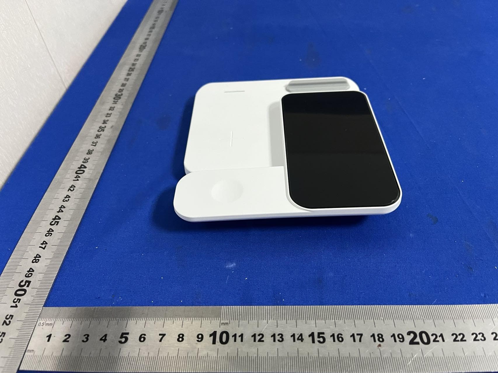 3in1 FAST WIRELESS CHARGER - FCC ID 2AXTH-T5 - Shenzhen Caibo Technology Co., Ltd. (3)