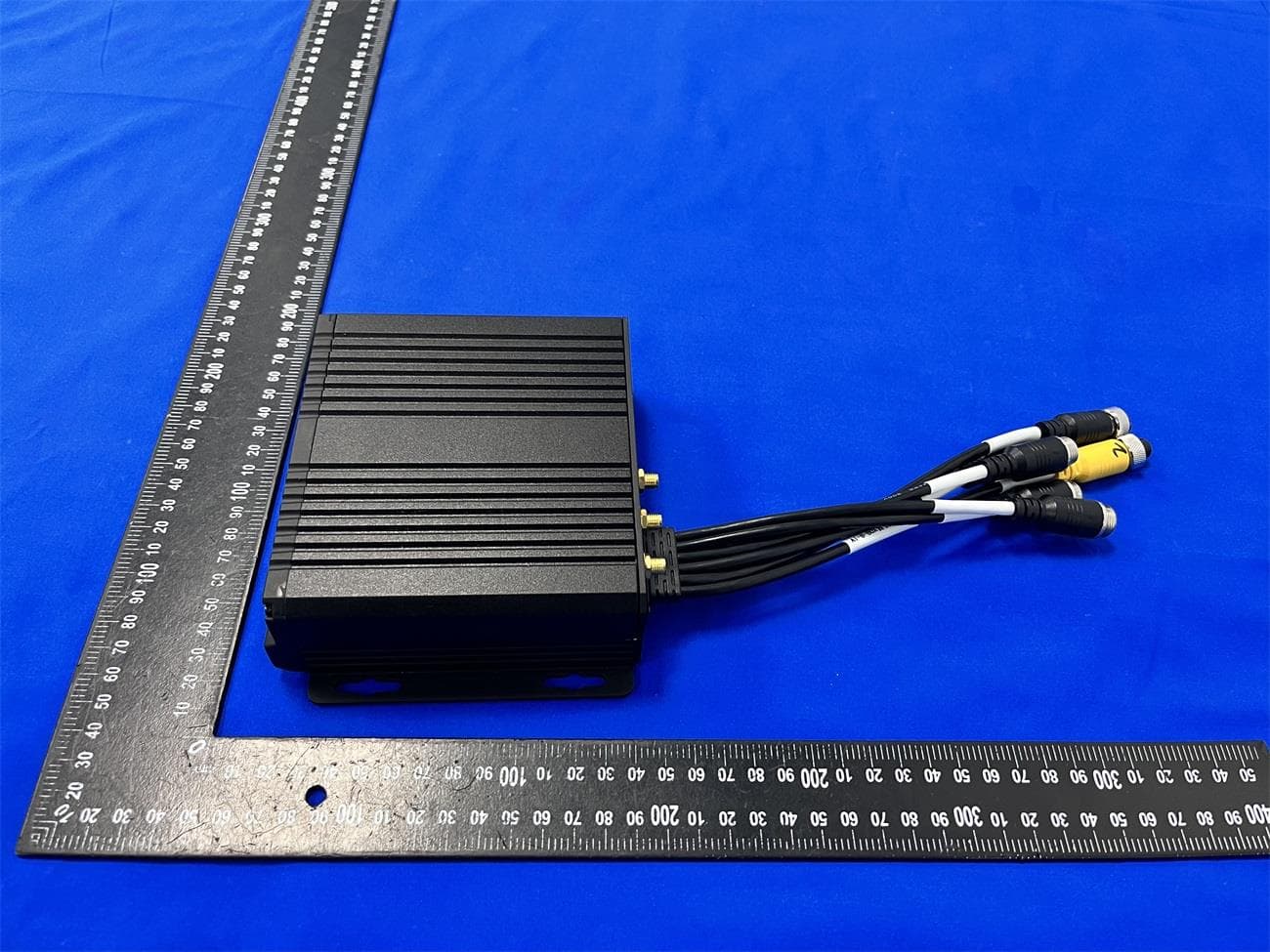 Proactive AI Safety System - FCC ID 2AXWG-AI-8-BOX - Roadefend Intelligence Technology (Shanghai) Co.,Ltd.
