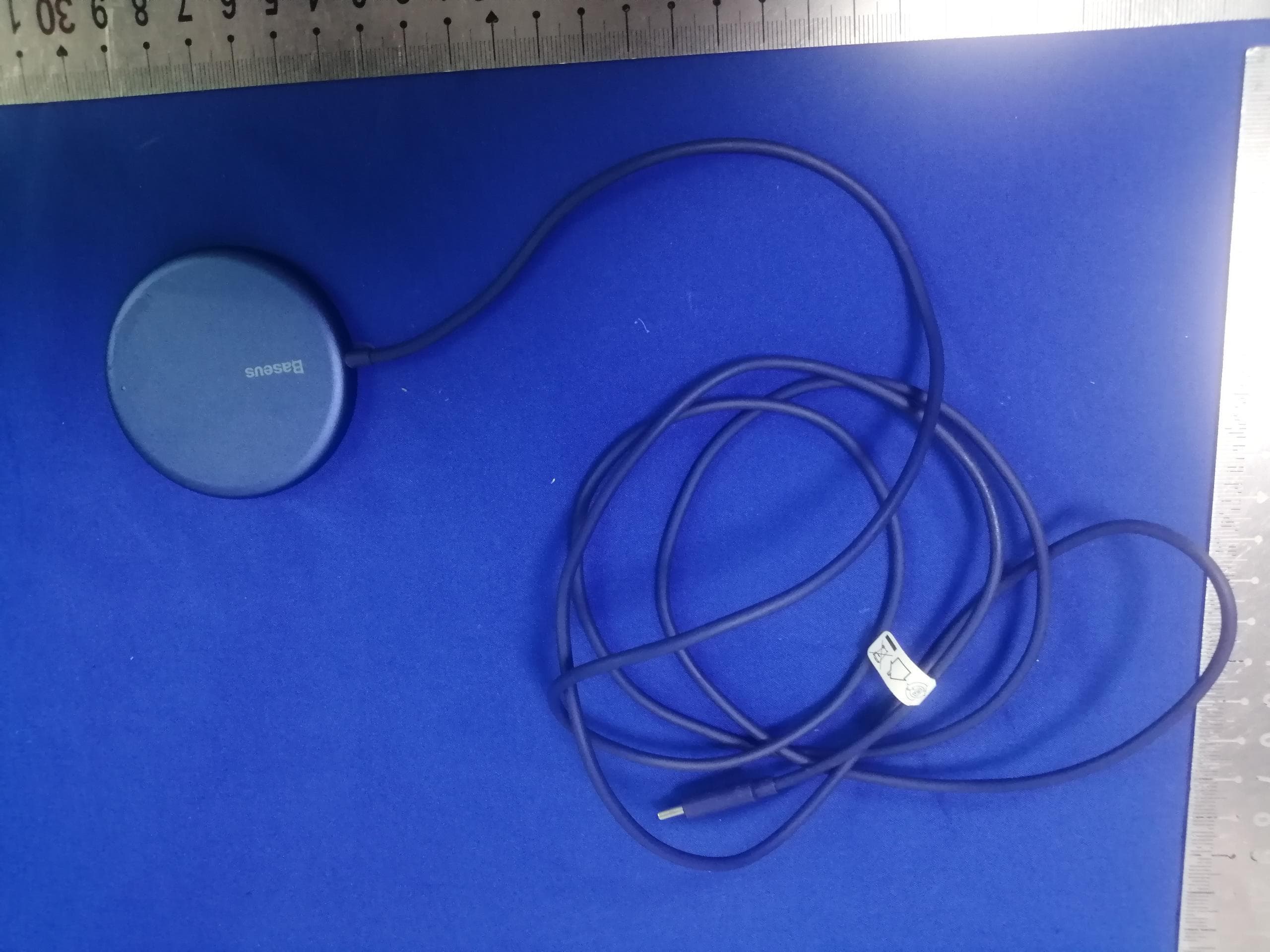 Baseus Simple Mini Magnetic Wireless Charger - FCC ID 2AY37-W522C - Shenzhen Times Innovation Technology Co., Ltd (4)