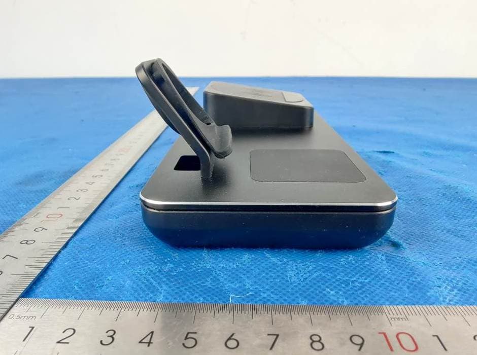 3 in 1 wireless charging stand - FCC ID 2AY3K-YFWW002 - Shenzhen Yongfengwang Technology Co., LTD (3)