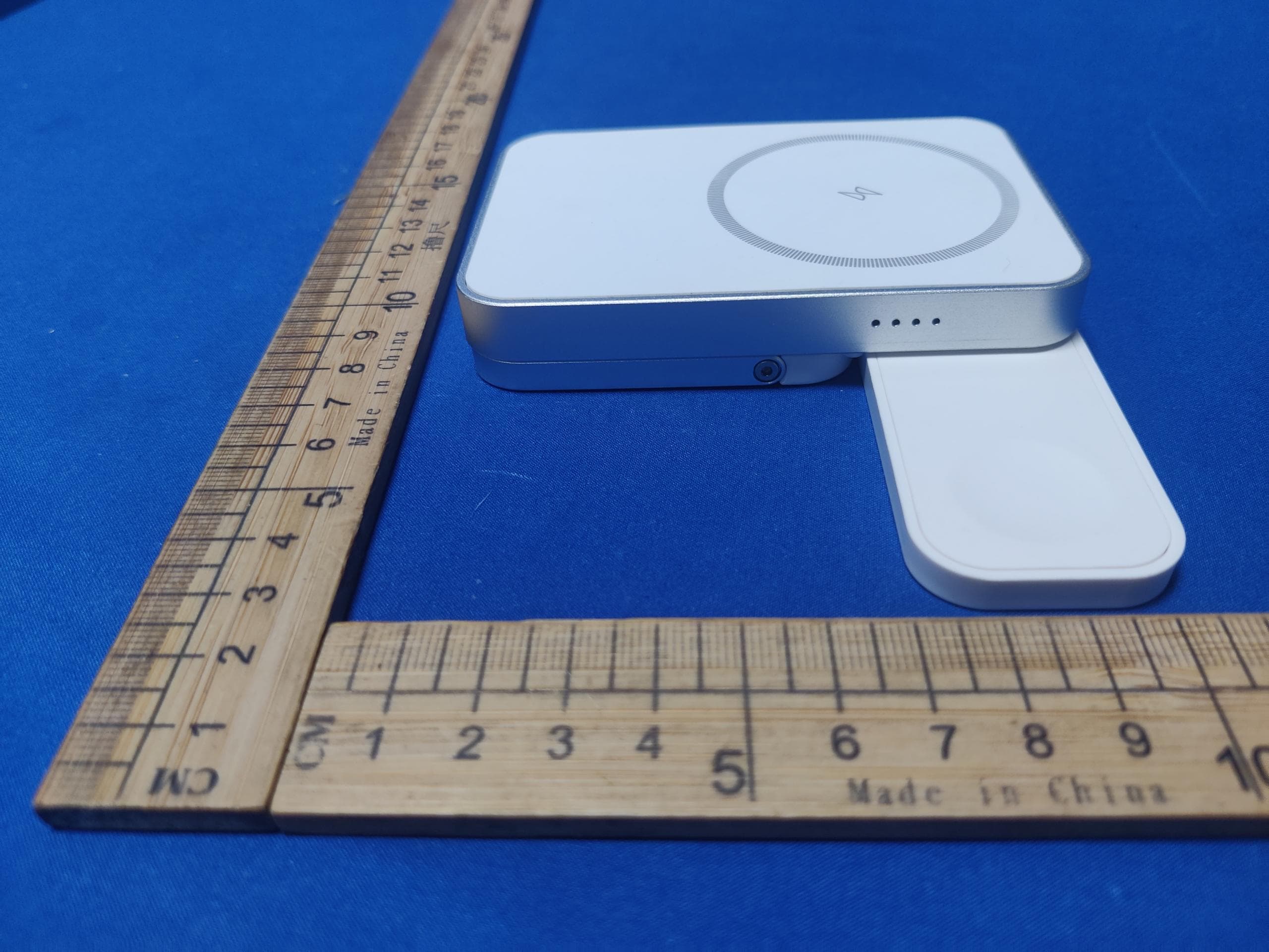 2 in 1 Foldable Magnetic Wireless Charger Power Bank - FCC ID 2AYA5-T16 - Shenzhen ICHECKEY Technology Co.,Ltd. (5)