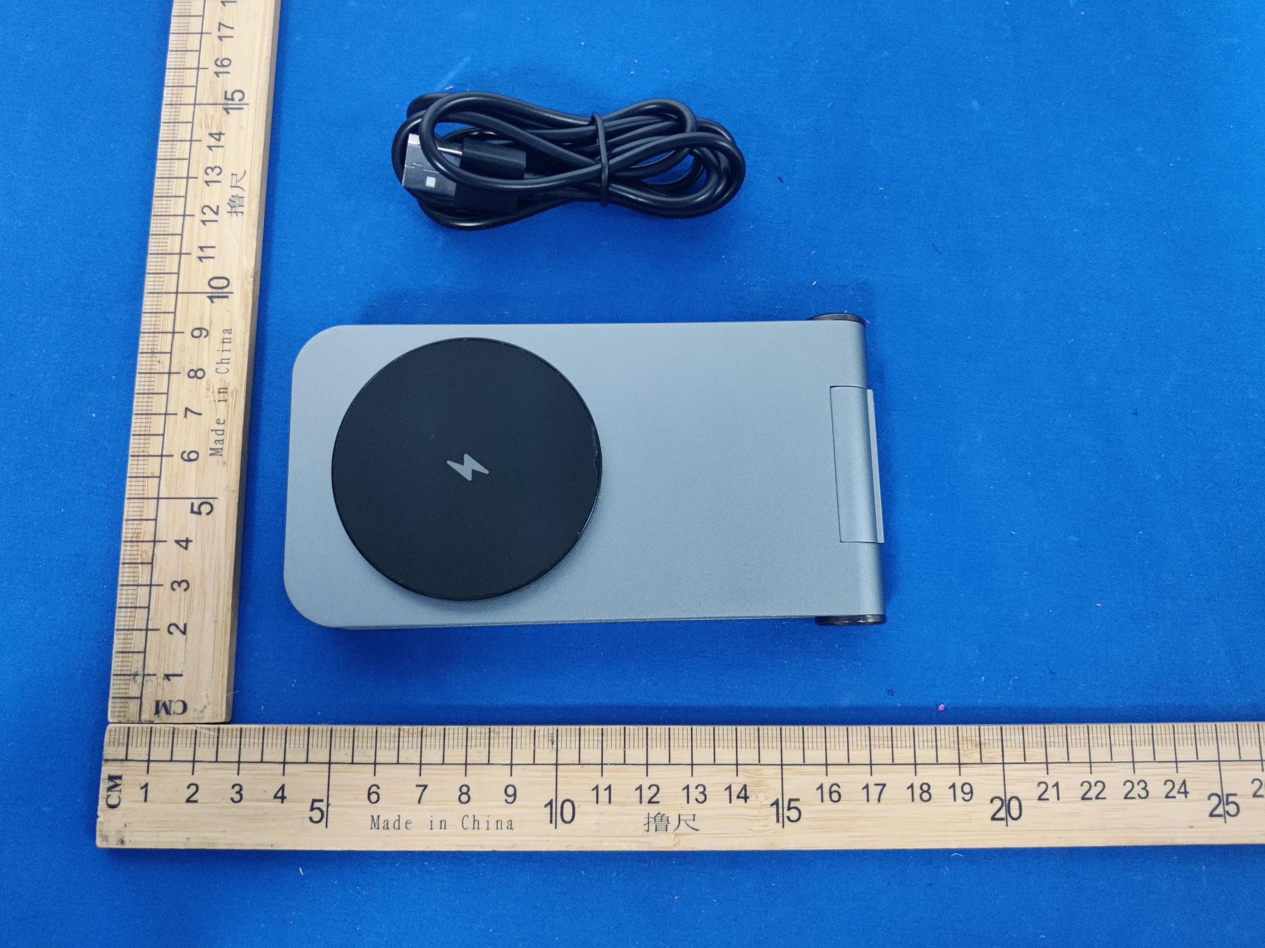 Foldable Wireless Charger - FCC ID 2AYA5-T7 - Shenzhen ICHECKEY Technology Co.,Ltd.