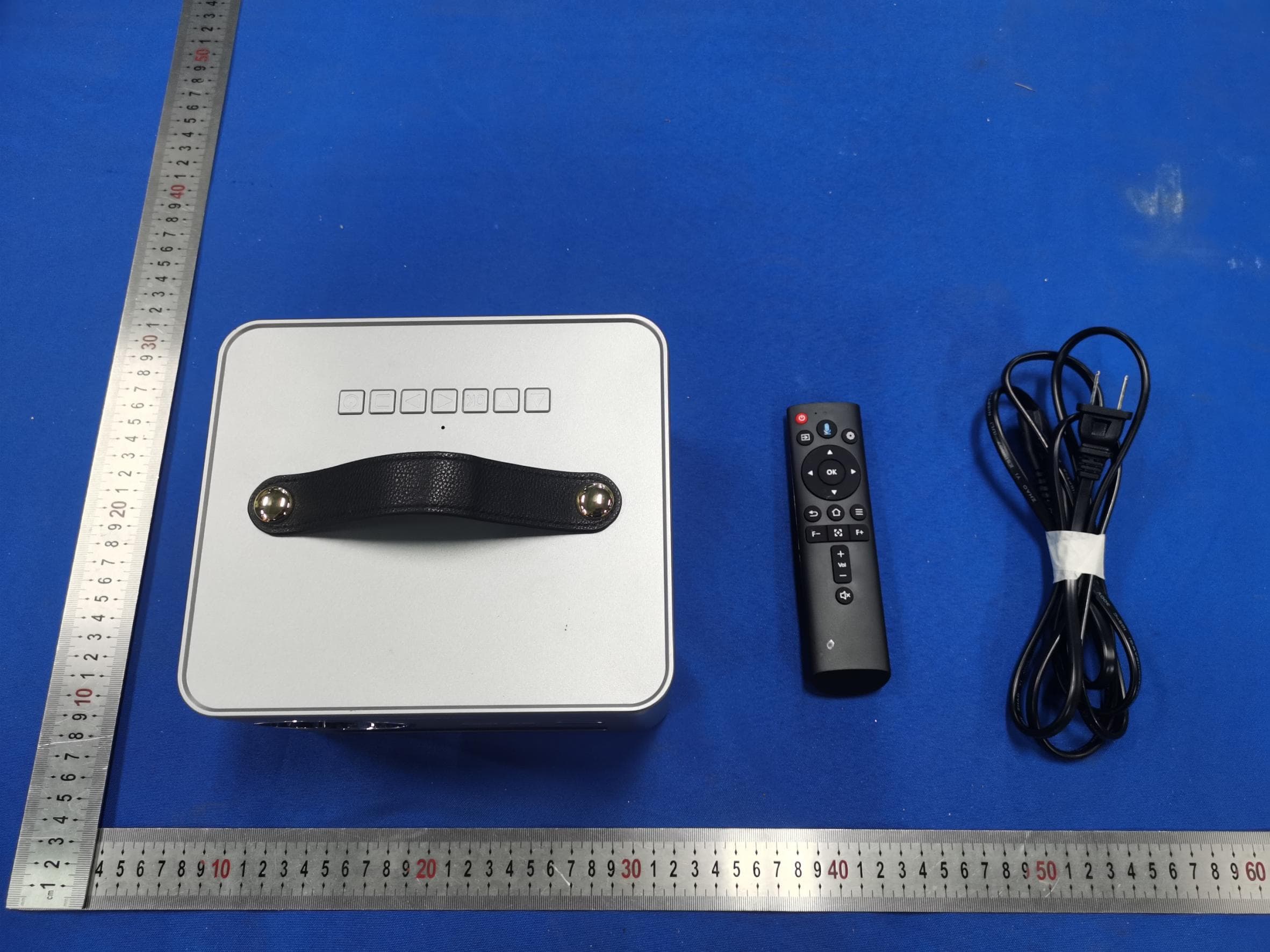Projector - FCC ID 2AYDD-AK-60 - Shenzhen Aokang Technology Co., Ltd (2)