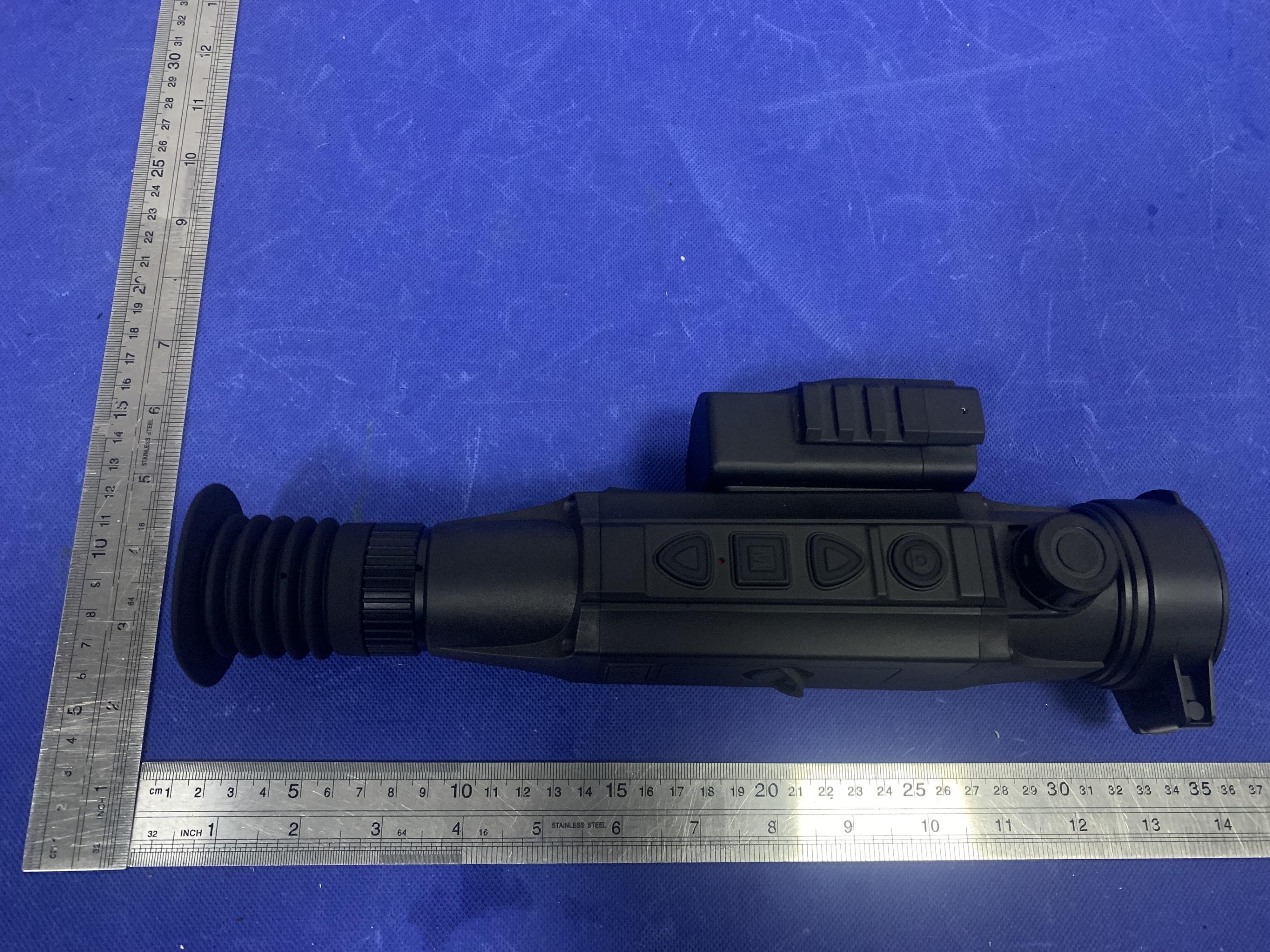 Nm series Thermal imager - FCC ID 2AYFS-NM06LRF-35 - Shenzhen Shi Yutong Technology Co. LTD (2)