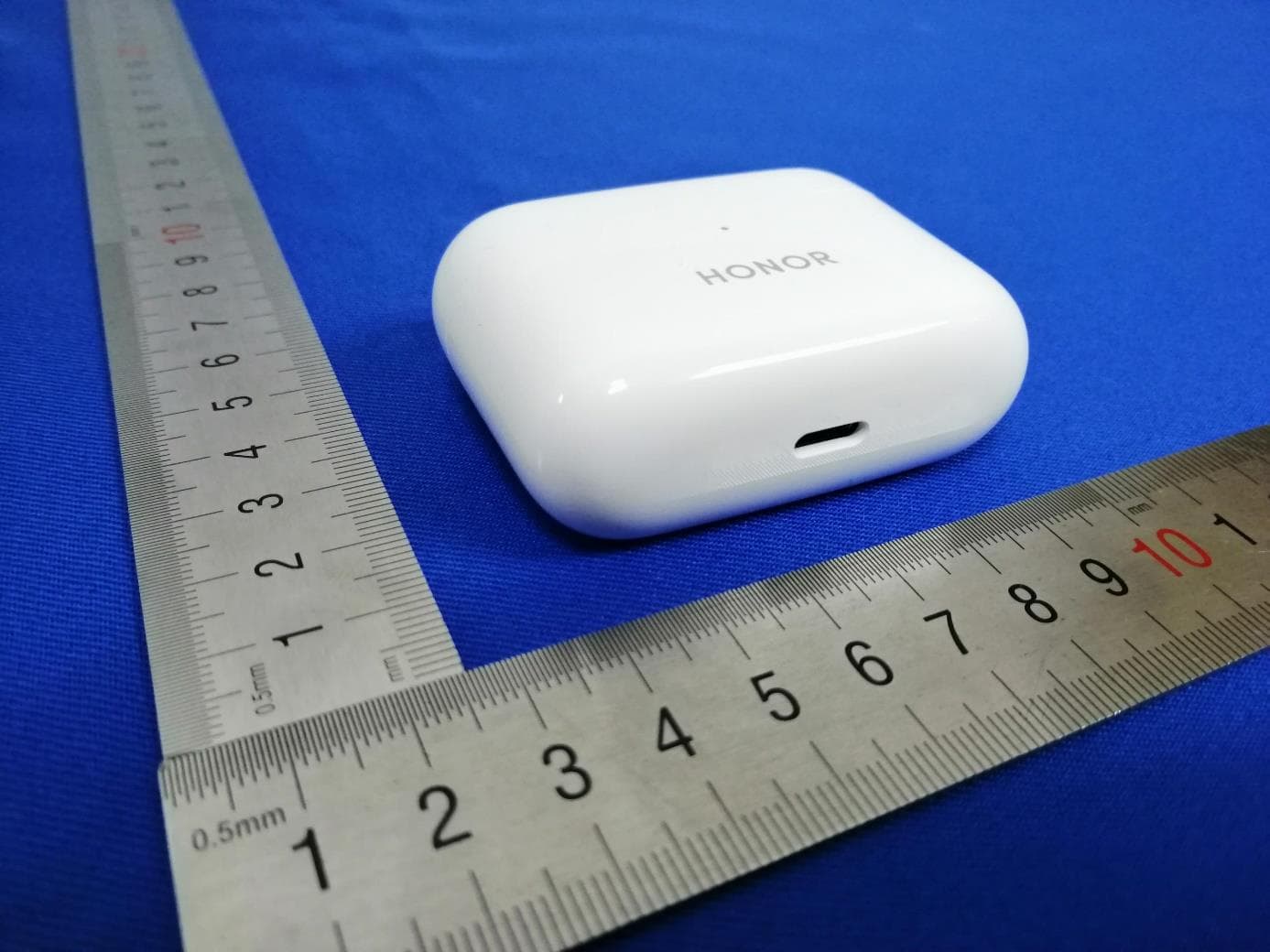 Charging Case - FCC ID 2AYGCT0005C - Honor Device Co., Ltd (5)