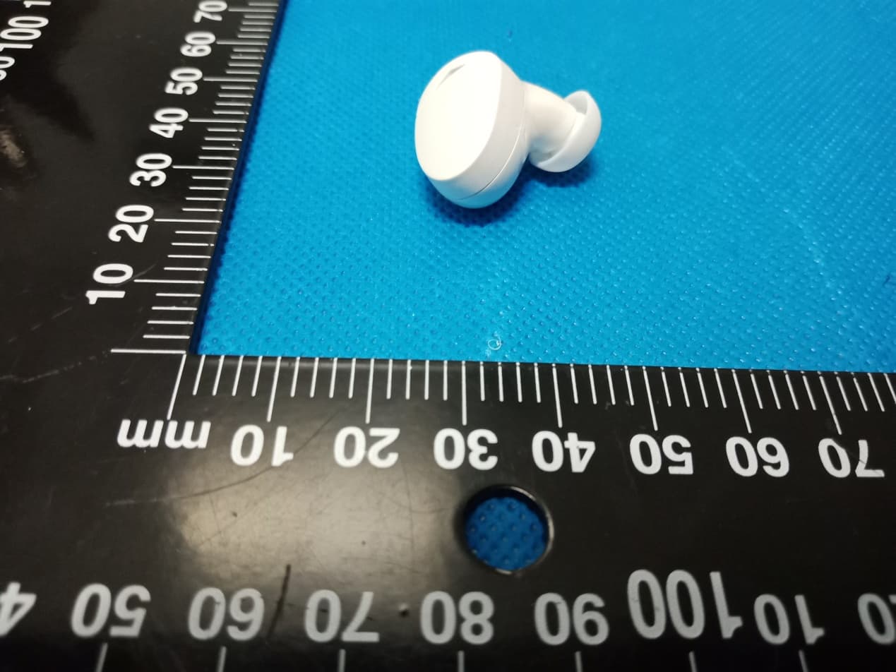 Air X2 - FCC ID 2AYH6-EA01 - Shenzhen Wewo Tech co.,Ltd. (5)