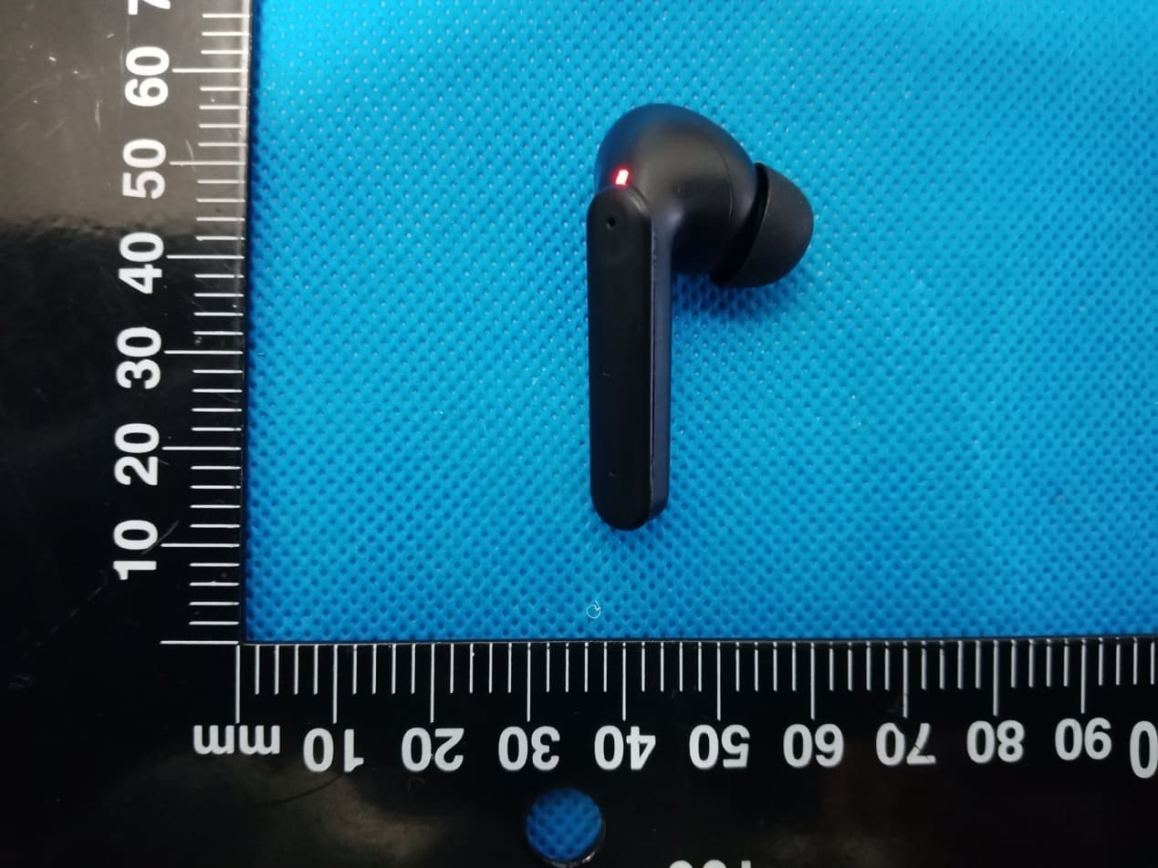Air X8 - FCC ID 2AYH6-EA05 - Shenzhen Wewo Tech co.,Ltd. (3)