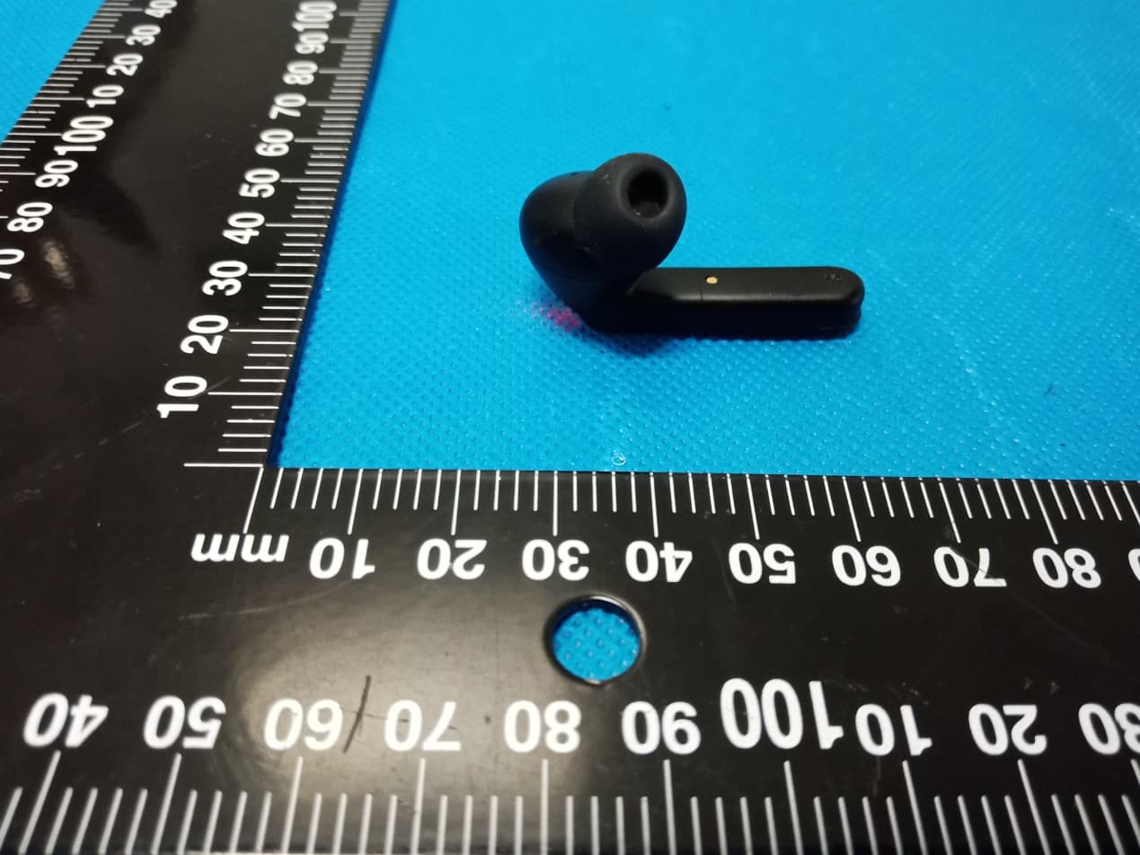 Air X8 - FCC ID 2AYH6-EA05 - Shenzhen Wewo Tech co.,Ltd. (4)