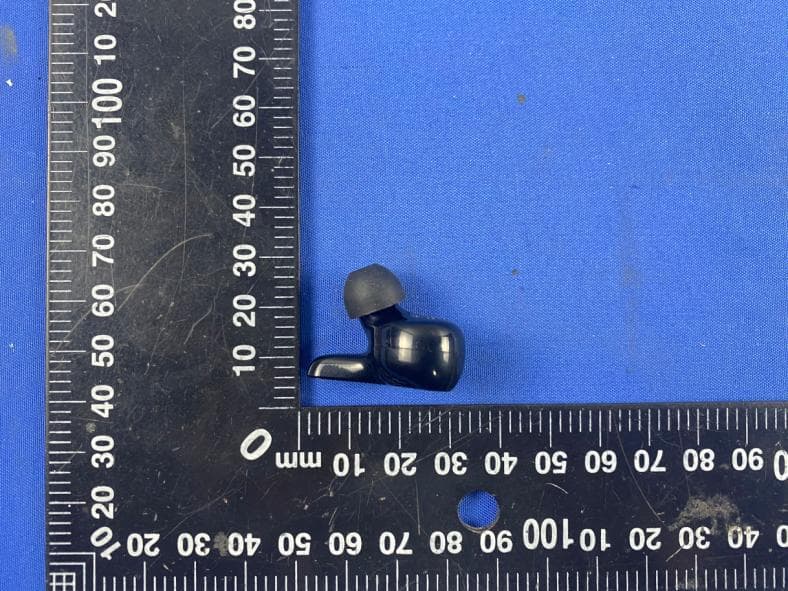 True Wireless Earbuds - FCC ID 2AYI8-CHORUS1A - Honoto Technology Co., LTD