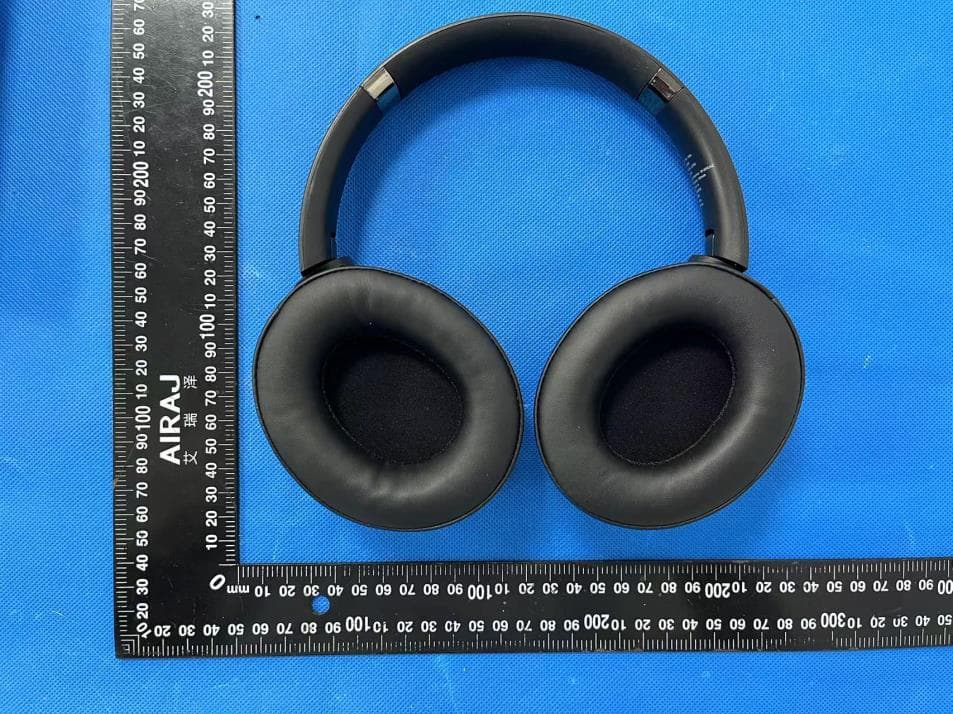 SoulMic Bluetooth Headphones with Music Controls - FCC ID 2AYL6-SH006 - Shenzhen Moyoworld electronics Development Limited (2)