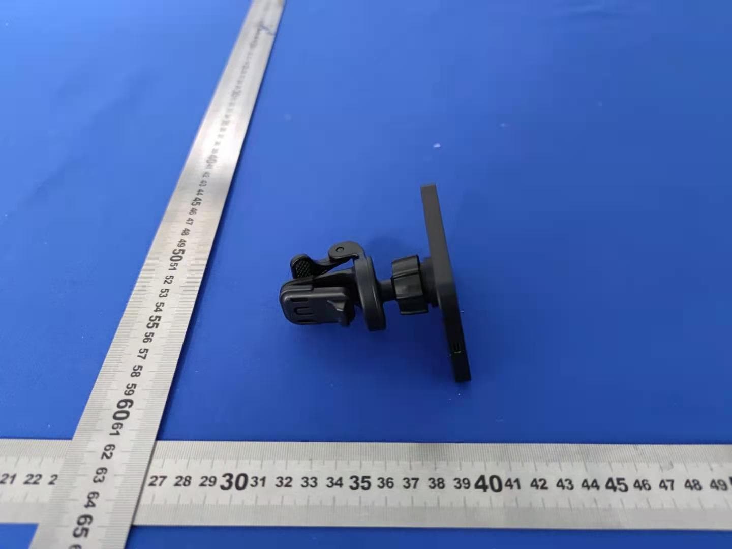 Magnetic Charger - FCC ID 2AYLG-CWXC530 - Roumi Technology (Shenzhen)Co.,Ltd (5)