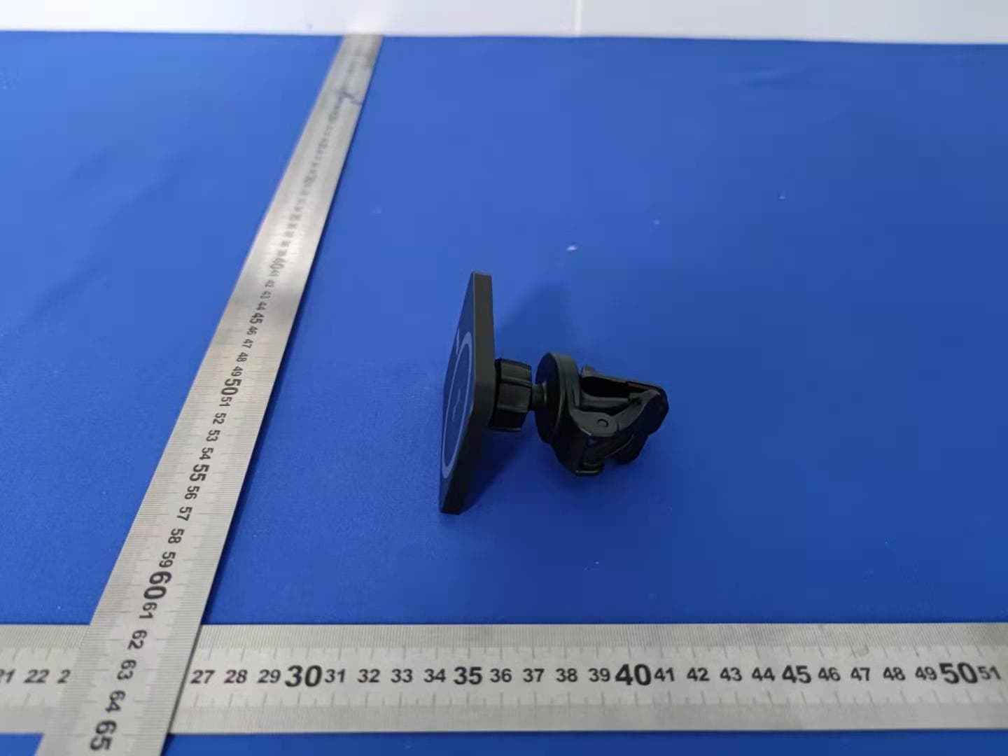 Magnetic Charger - FCC ID 2AYLG-CWXC530 - Roumi Technology (Shenzhen)Co.,Ltd (4)