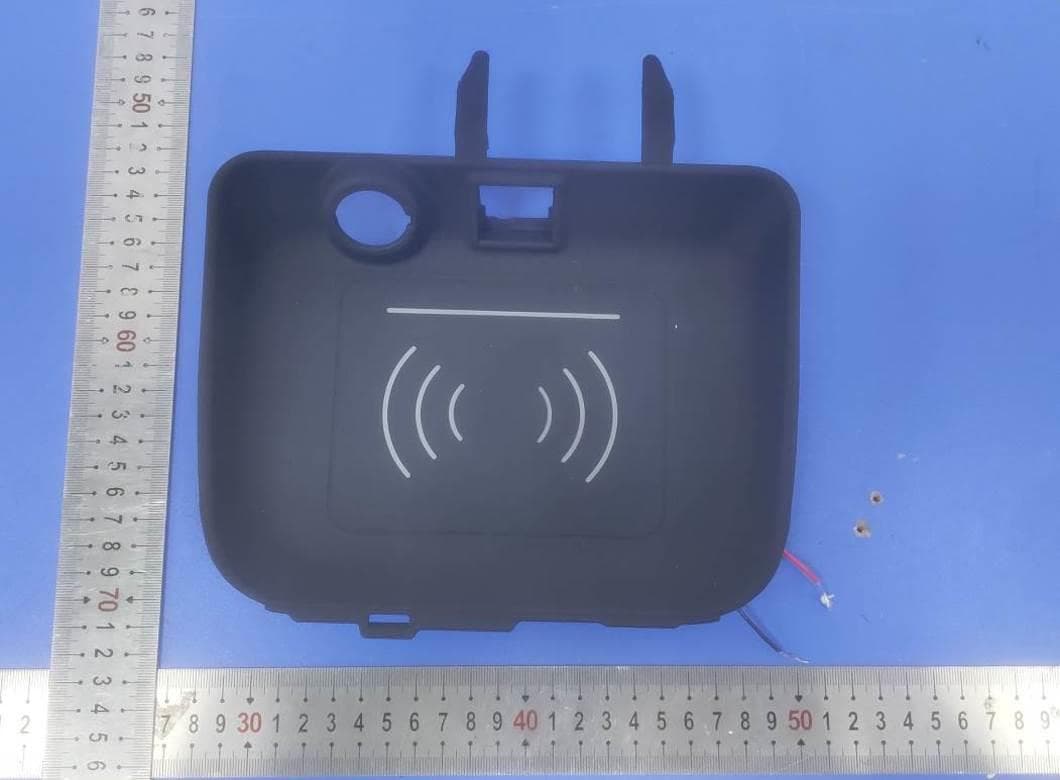 On-board wireless charger - FCC ID 2AYMV-Z1 - Changzhou, Xinbei District, Xiaohe, DENGTAO vehicle accessories factory (5)
