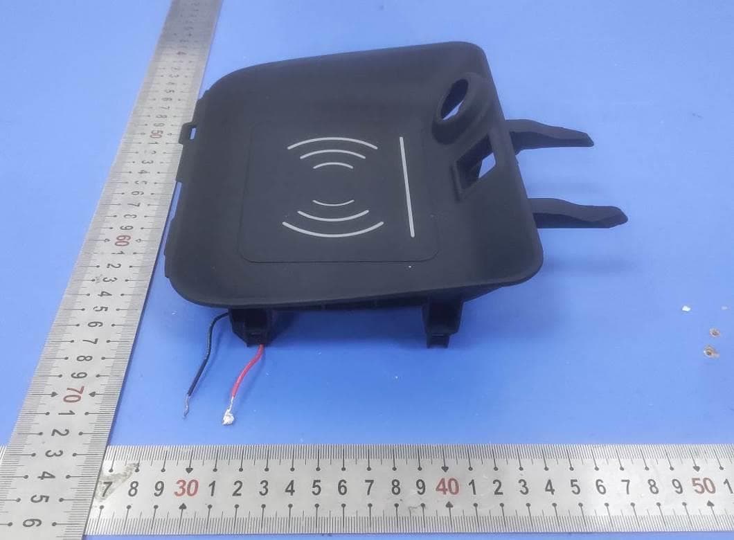 On-board wireless charger - FCC ID 2AYMV-Z1 - Changzhou, Xinbei District, Xiaohe, DENGTAO vehicle accessories factory